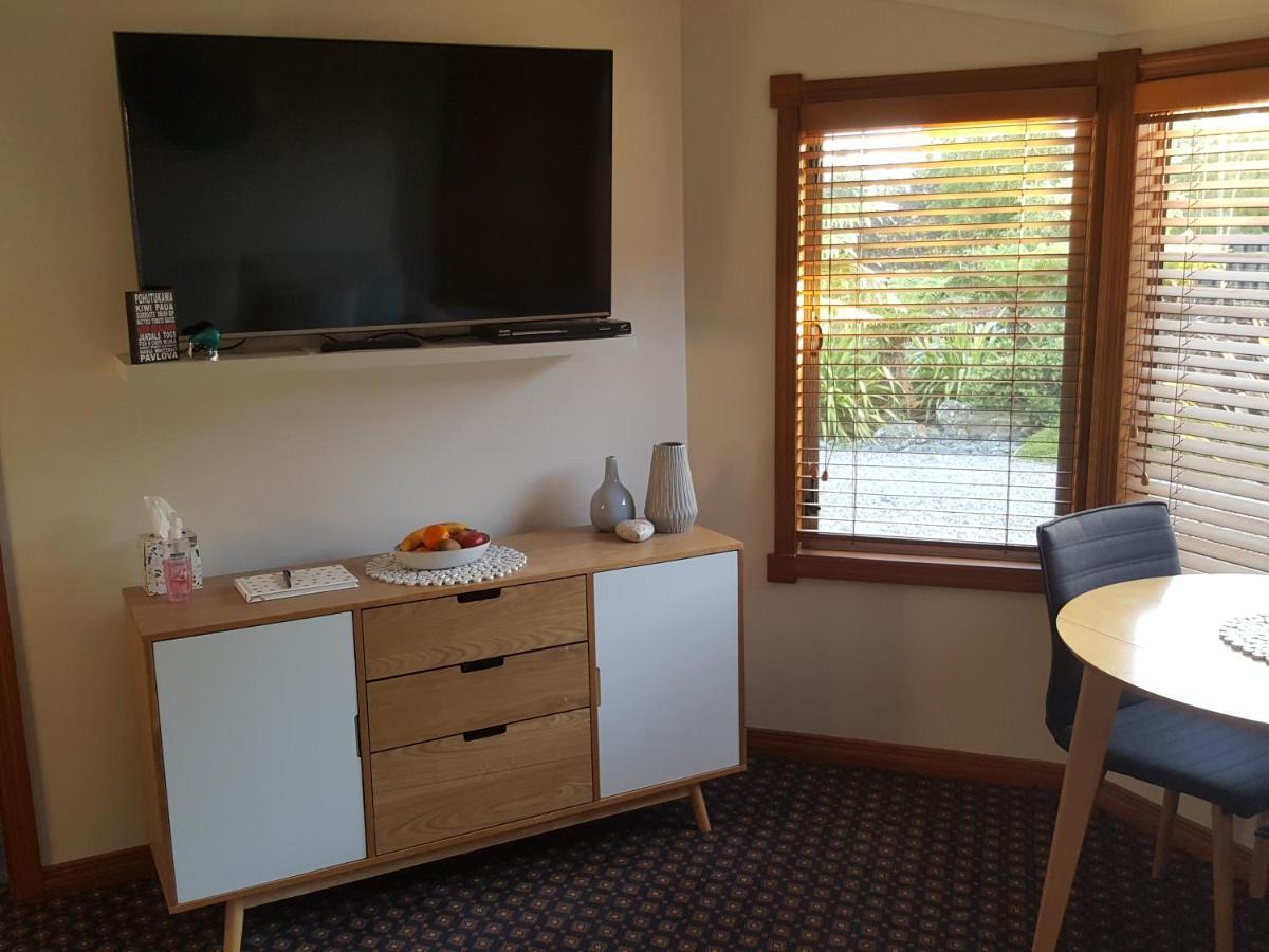 Above The River Karapiro Bed & Breakfast 외부 사진