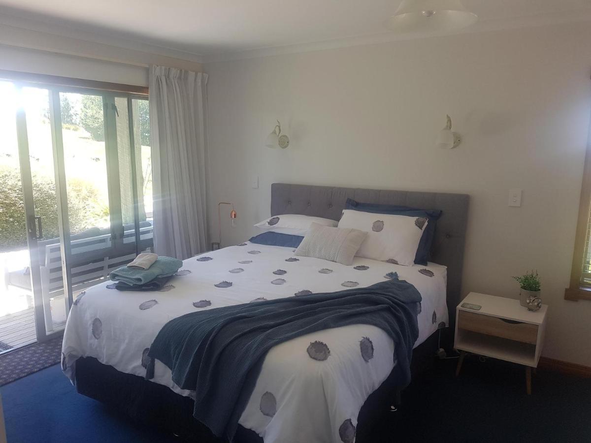 Above The River Karapiro Bed & Breakfast 외부 사진