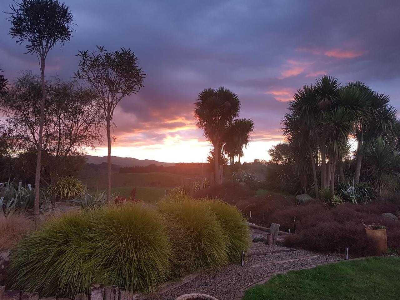 Above The River Karapiro Bed & Breakfast 외부 사진