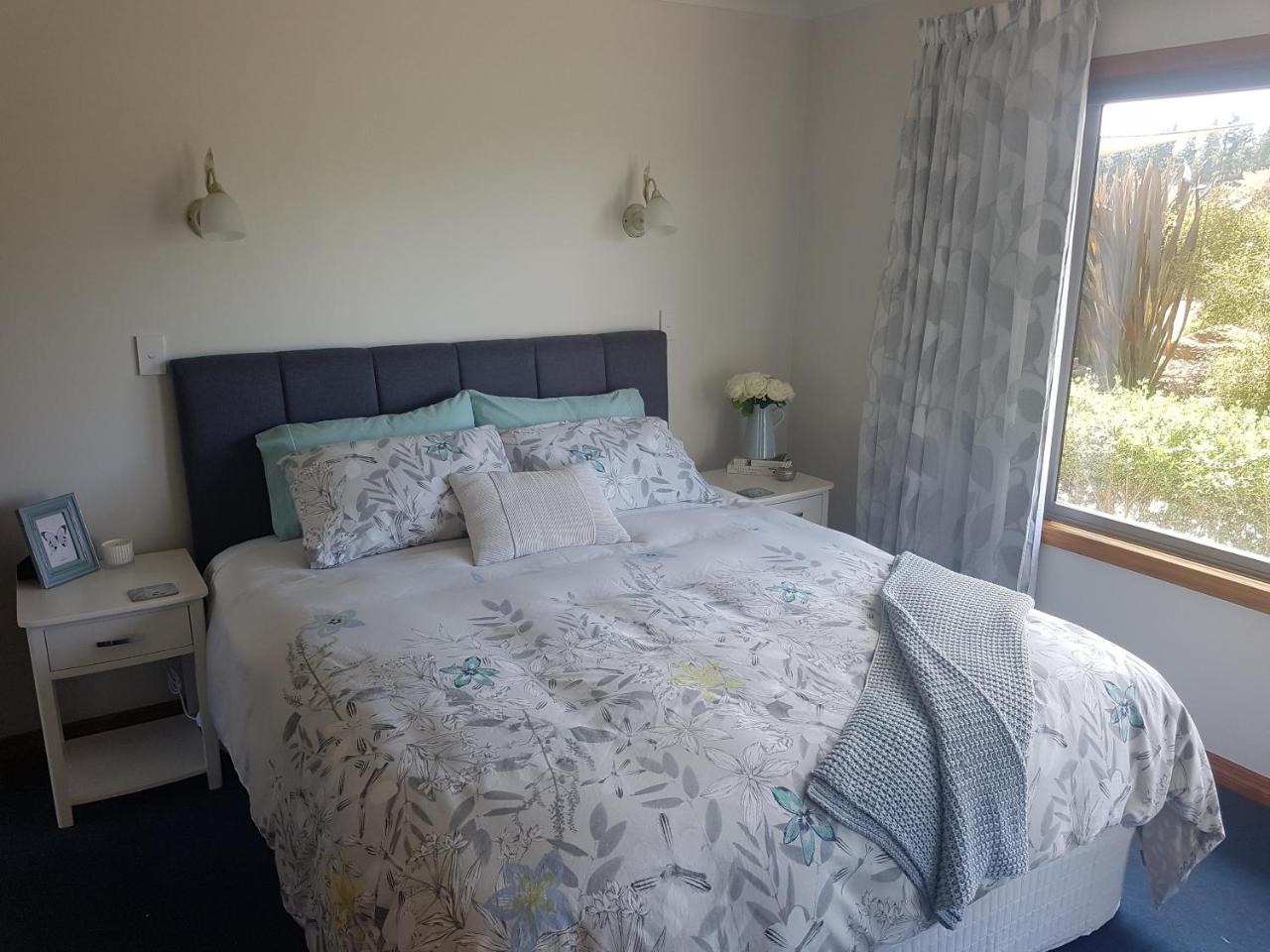 Above The River Karapiro Bed & Breakfast 외부 사진