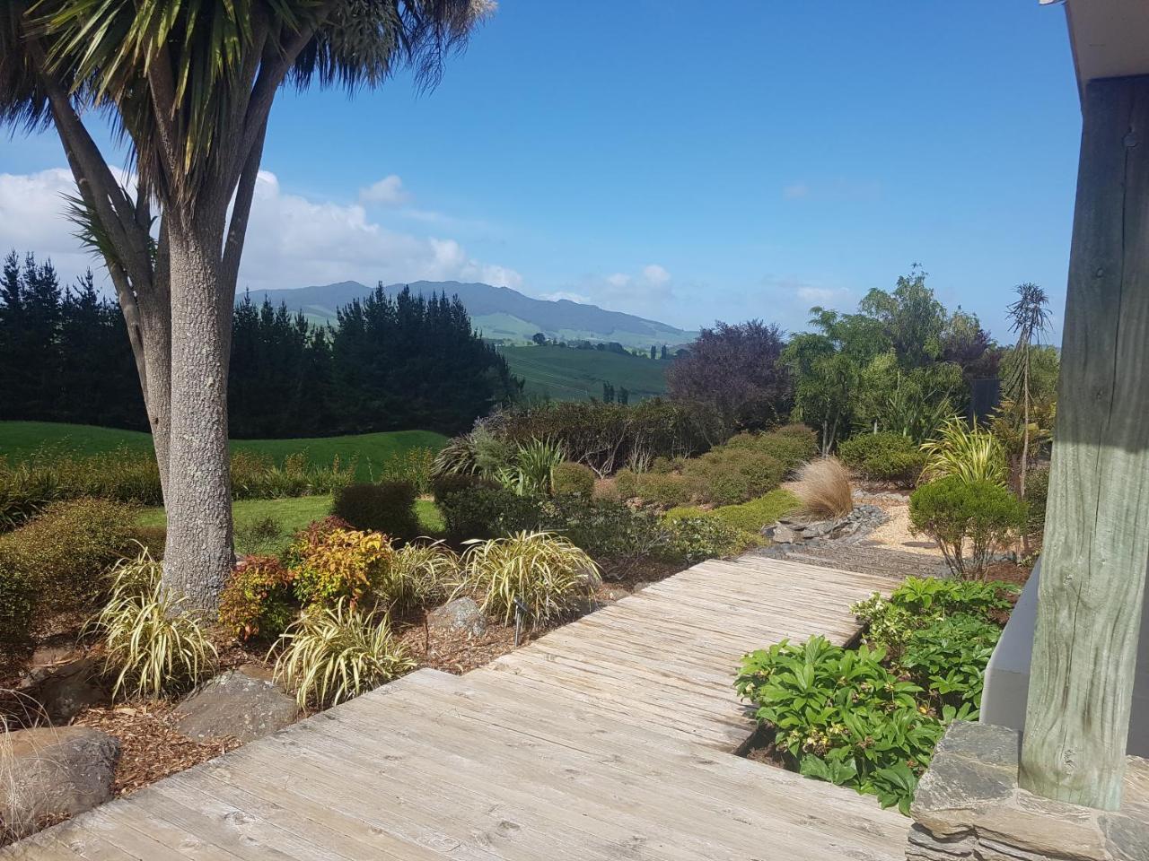 Above The River Karapiro Bed & Breakfast 외부 사진
