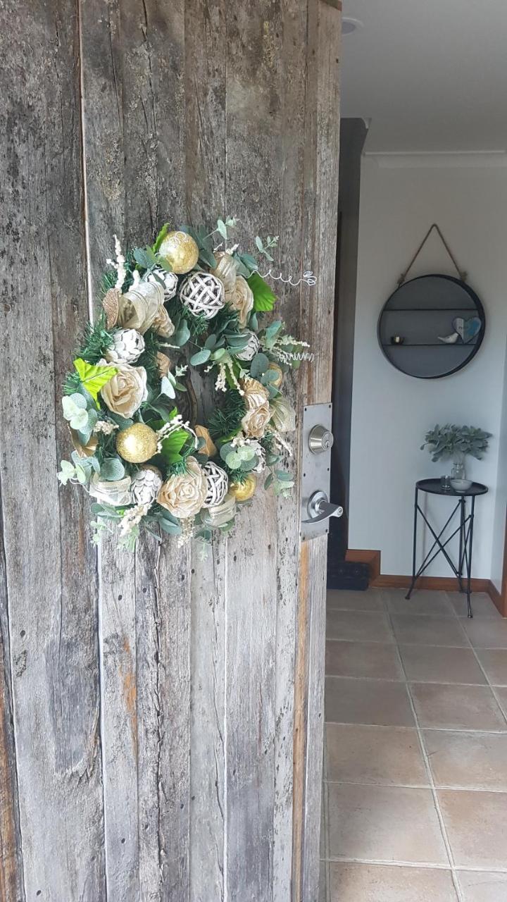 Above The River Karapiro Bed & Breakfast 외부 사진
