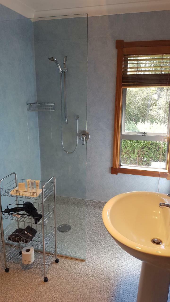 Above The River Karapiro Bed & Breakfast 외부 사진